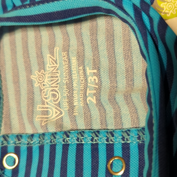 UV Skinz (cancer foundation) Rashguard Swimsuit and Swim Trunks 2-3T worn once - Picture 4 of 7